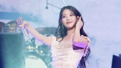 아이유 더 골든아워 단독 콘서트 사진